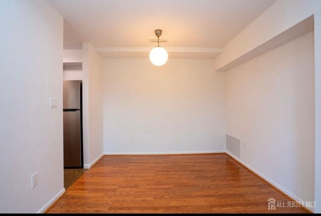Building Photo - 403 Ravens Crest Dr