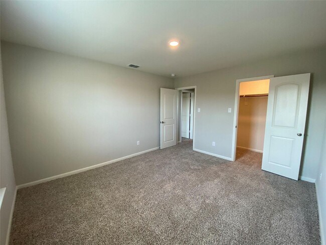 Building Photo - 205 Emma Dr