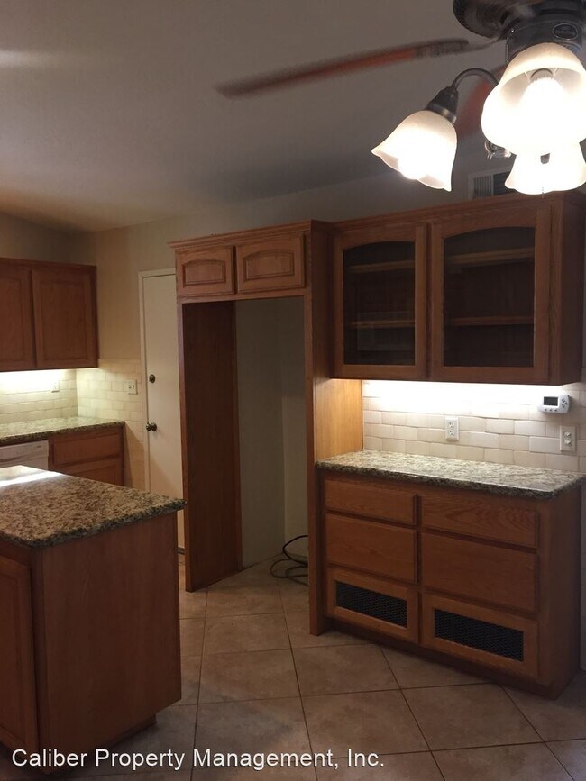 Building Photo - 3 br, 2 bath House - 7614 Cartilla Avenue