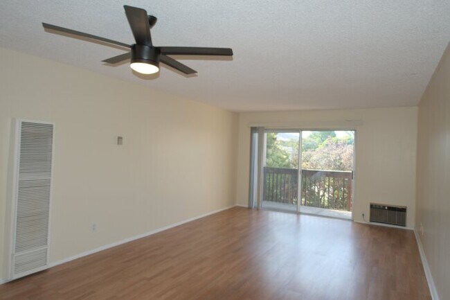 Foto del edificio - Concord 2 bedroom 1 bath condo Located on ...