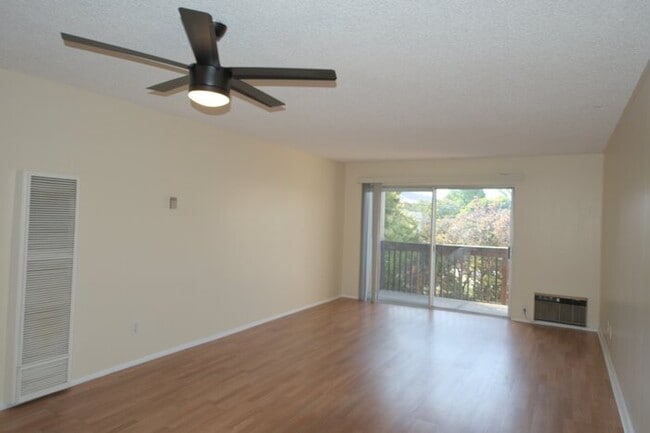 Building Photo - Concord 2 bedroom 1 bath condo Located on ...