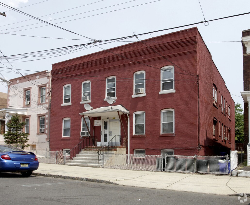 Primary Photo - 200 Grant St