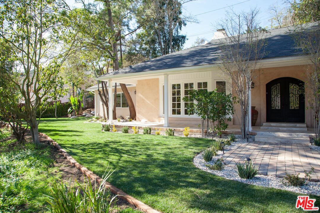 Primary Photo - 2745 Outpost Dr