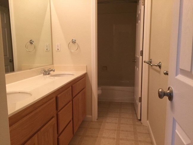 Foto del edificio - 4 Bedroom in Empire Ranch