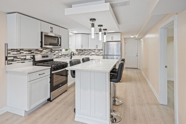 Foto del edificio - 5219 W Deming Pl