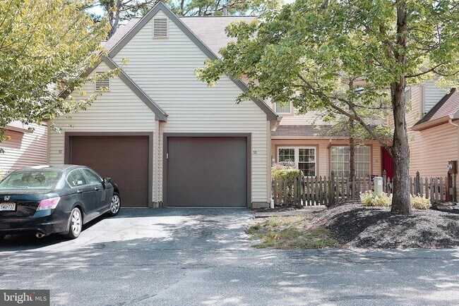 Building Photo - 53 Woodlake Dr