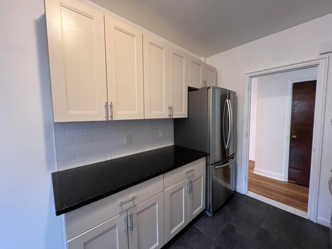 Building Photo - 204 North St