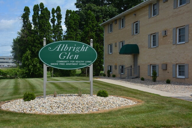 Building Photo - 2700 Albright Rd
