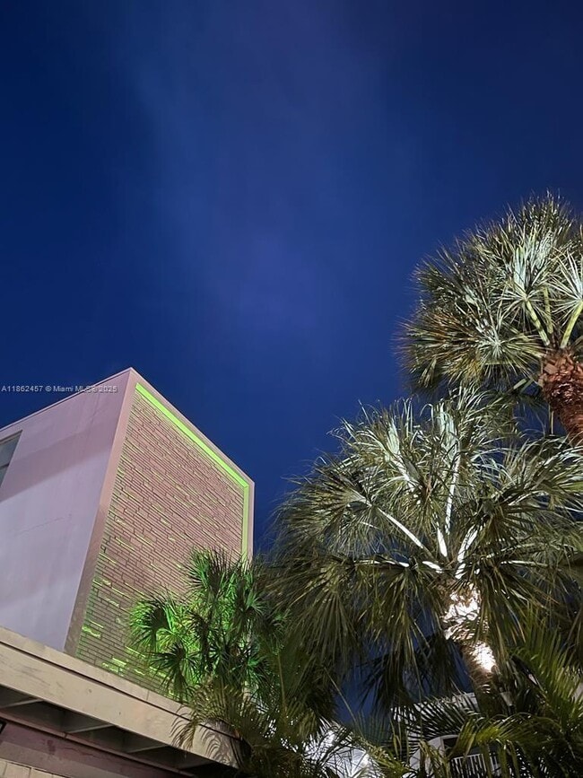 Building Photo - 2101 Normandy Dr