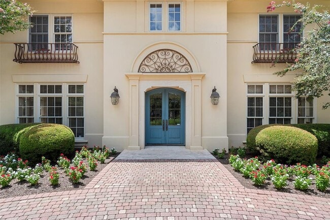 Building Photo - 602 Las Lomas Dr