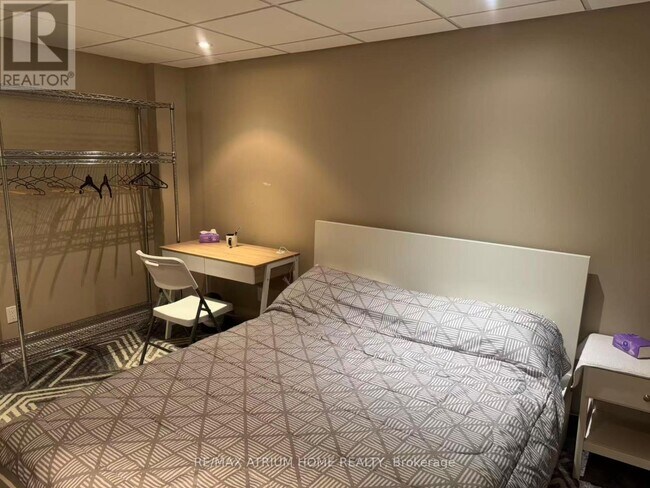 Photo du bâtiment - 52 Loring Crescent