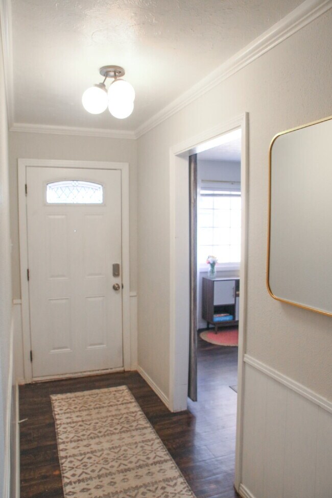Building Photo - Large Updated Home!
