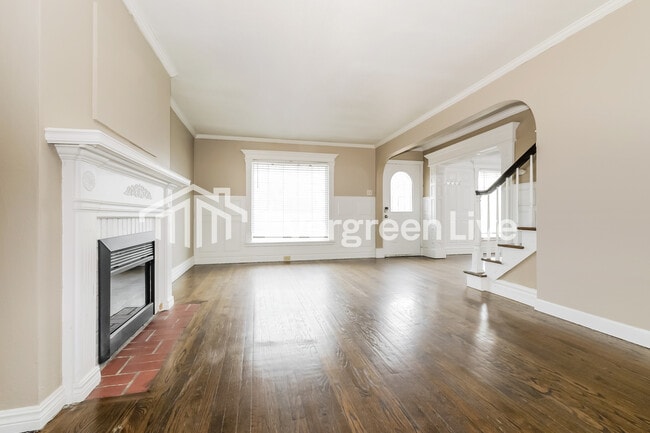 Building Photo - 8016 Holmes Rd