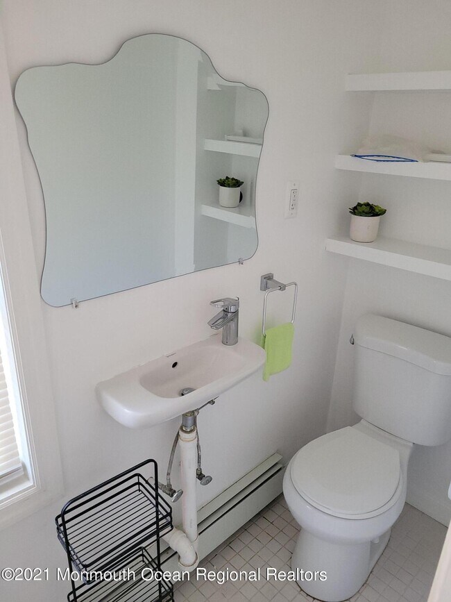 Building Photo - 106 Lake Ave