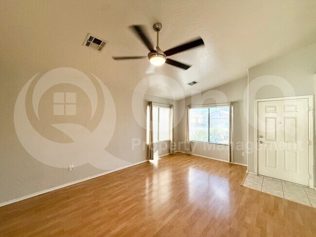 Building Photo - 838 E Ross Ave