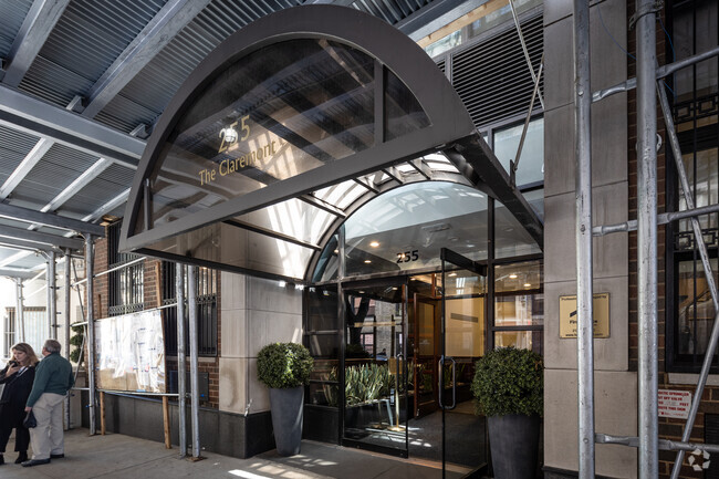 Foto del edificio - Claremont Condominiums
