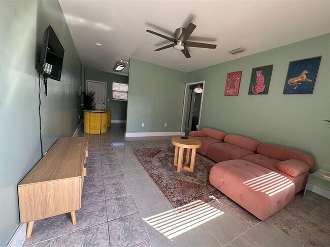 Foto del edificio - 1863 NE 161st St