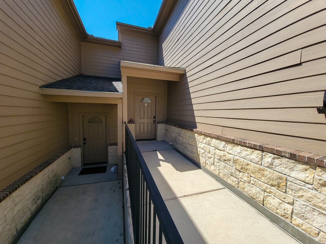 Primary Photo - 136 Bolero Way