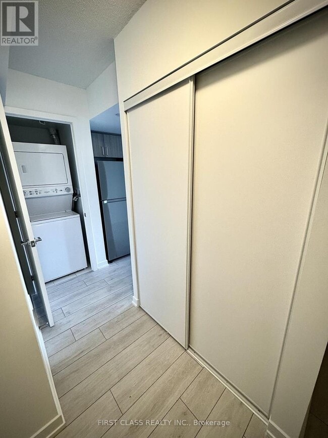 Photo du bâtiment - 556 Marlee Ave