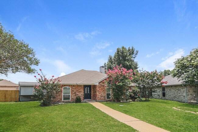 Foto del edificio - 4 BR/3BA | Newly Renovated Single Family Home | Fenced Patio | Private Pool!