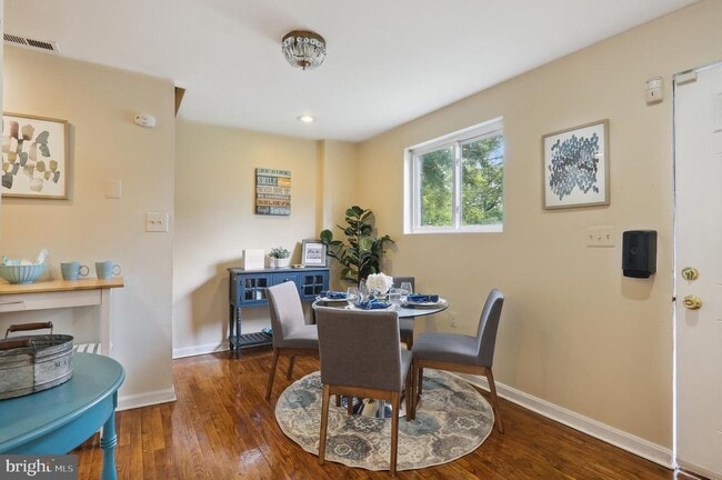 Building Photo - 517 Carmody Hills Dr