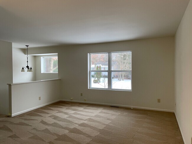 Building Photo - 33 Larkspur Dr