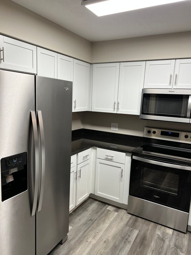 Building Photo - Remodeled 3 Bedroom 2 Bath Condo