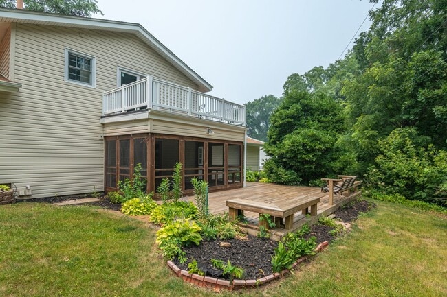 Building Photo - Available July – 4 Bed, 3 Bath Updated Hom...