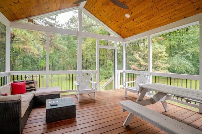 Building Photo - Room in House on Sandy Pines Dr