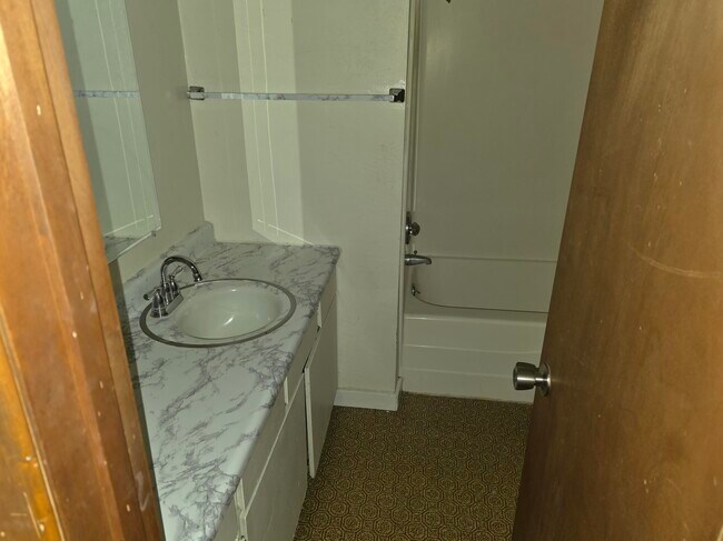 Foto del edificio - 352 Catron St N