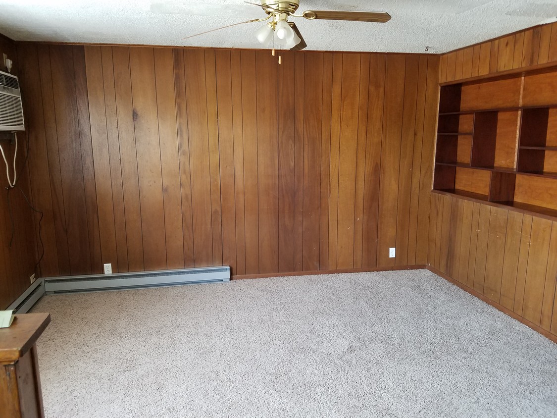 living room - 1306 N Washington Ave