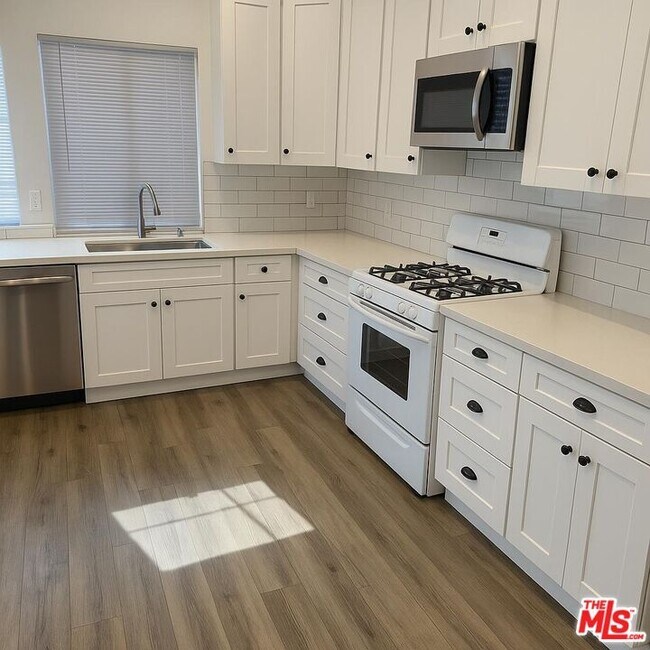 Foto del edificio - 1334 W 22nd St