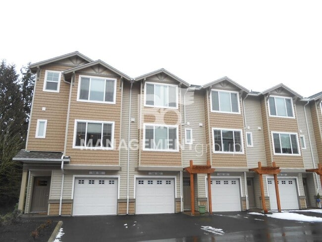 Beautiful Townhome Located In NW Portland's Timberland Community - Beautiful Townhome Located In NW Portland's Timberland Community