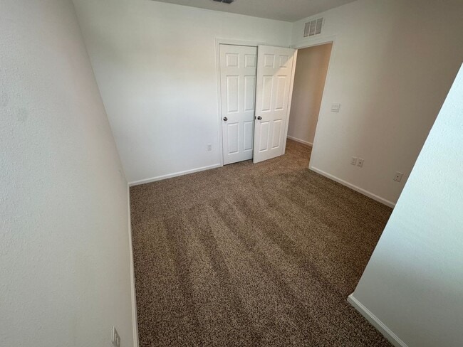 Building Photo - 2/2.5 New Townhome Available