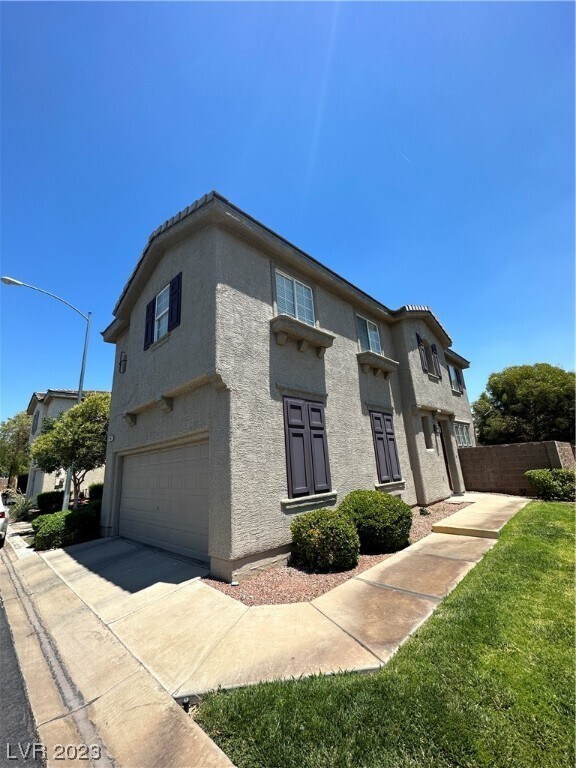 Primary Photo - 1204 El Cielo Cir