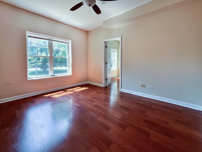 Foto del edificio - 2233 N Kedzie Blvd