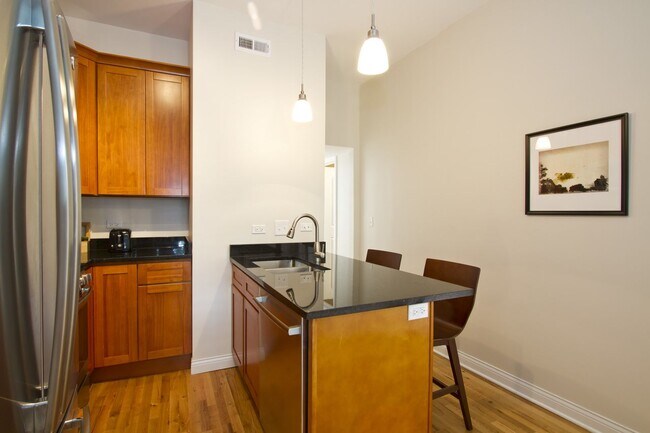 Foto del edificio - 2149 W Division St