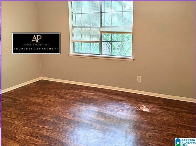 Foto del edificio - 820 Beacon Pkwy E