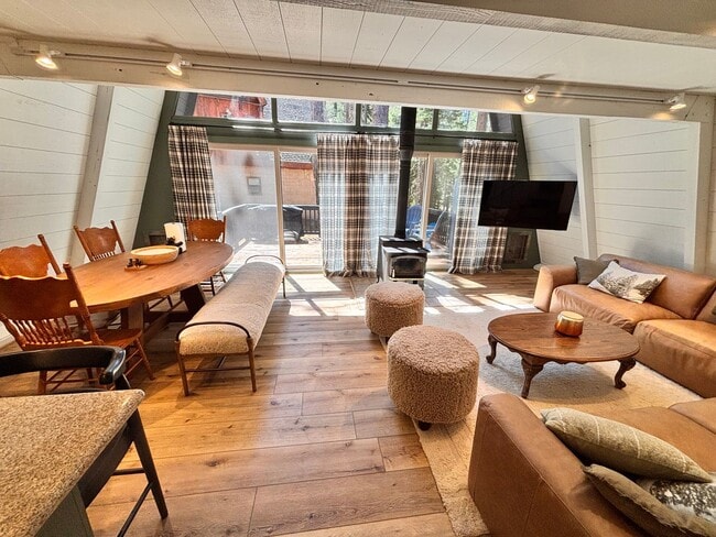 Building Photo - Tahoe Donner Ski Lease | Available Jan 2 - April 30 |$3200/mo.