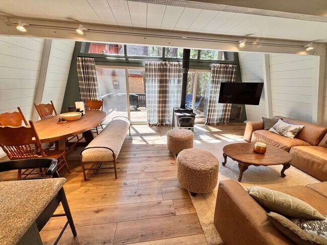 Foto del edificio - Tahoe Donner Ski Lease | Available Jan 2 - April 30 |$3200/mo.