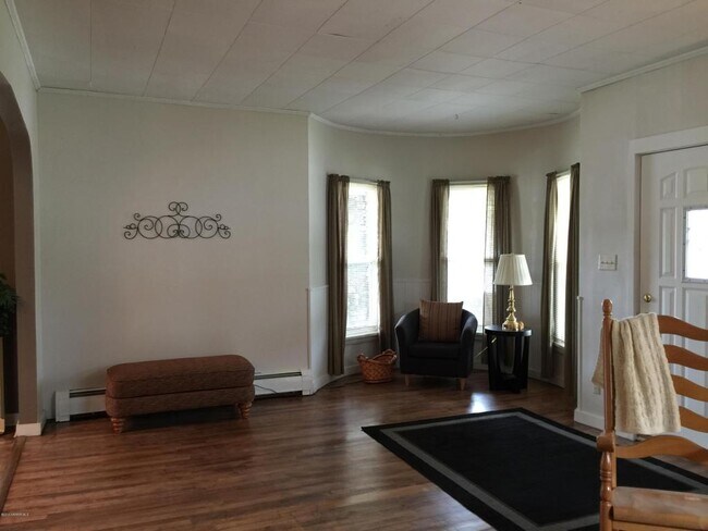 Foto del edificio - 1100 Bemidji Ave N