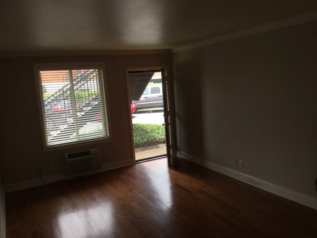 Building Photo - 3600 Hillsboro Pike