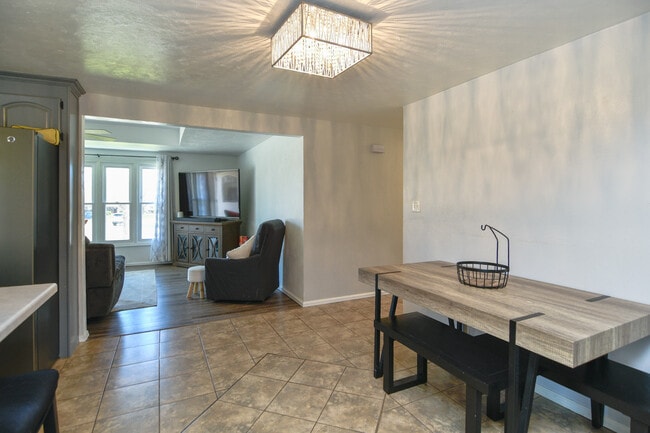 Building Photo - 981 Hillcrest Heights