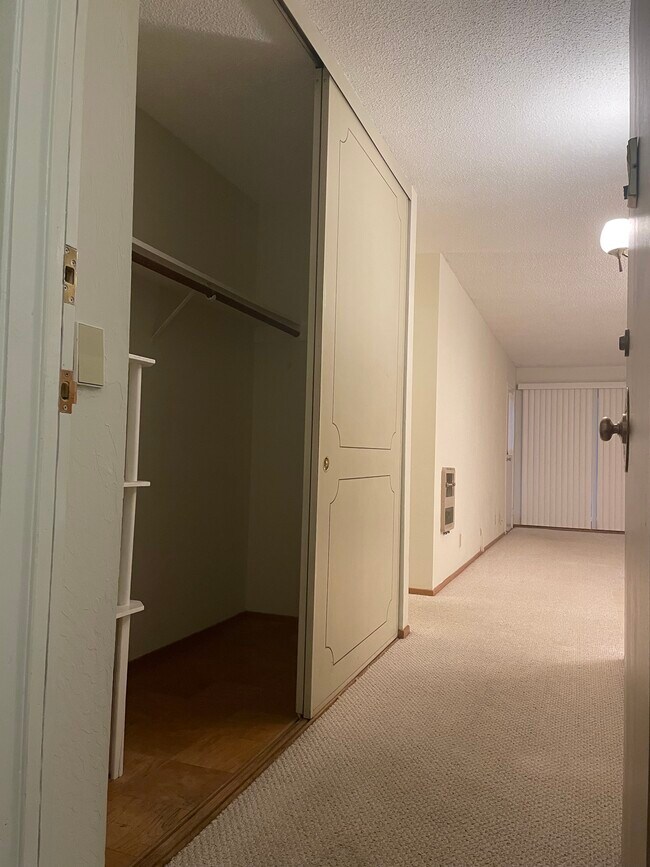 Entryway - 280 Lee St