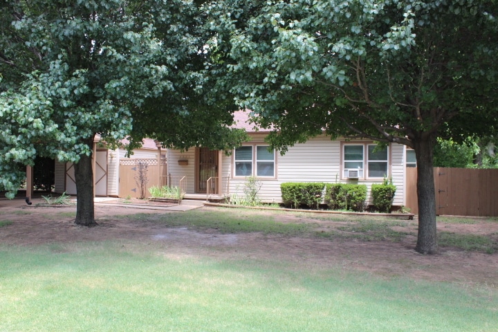 Primary Photo - 4521 SE 22nd St
