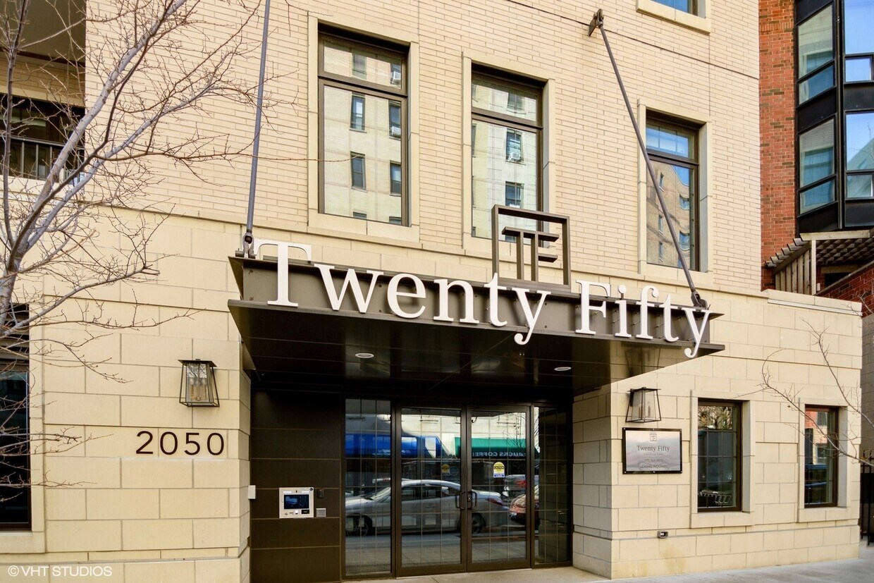 Foto principal - 2050 N Clark St