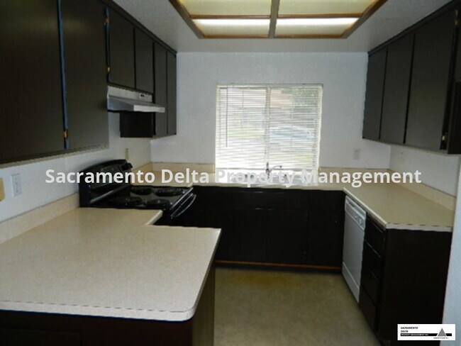 Building Photo - 7213 Old Nave Ct