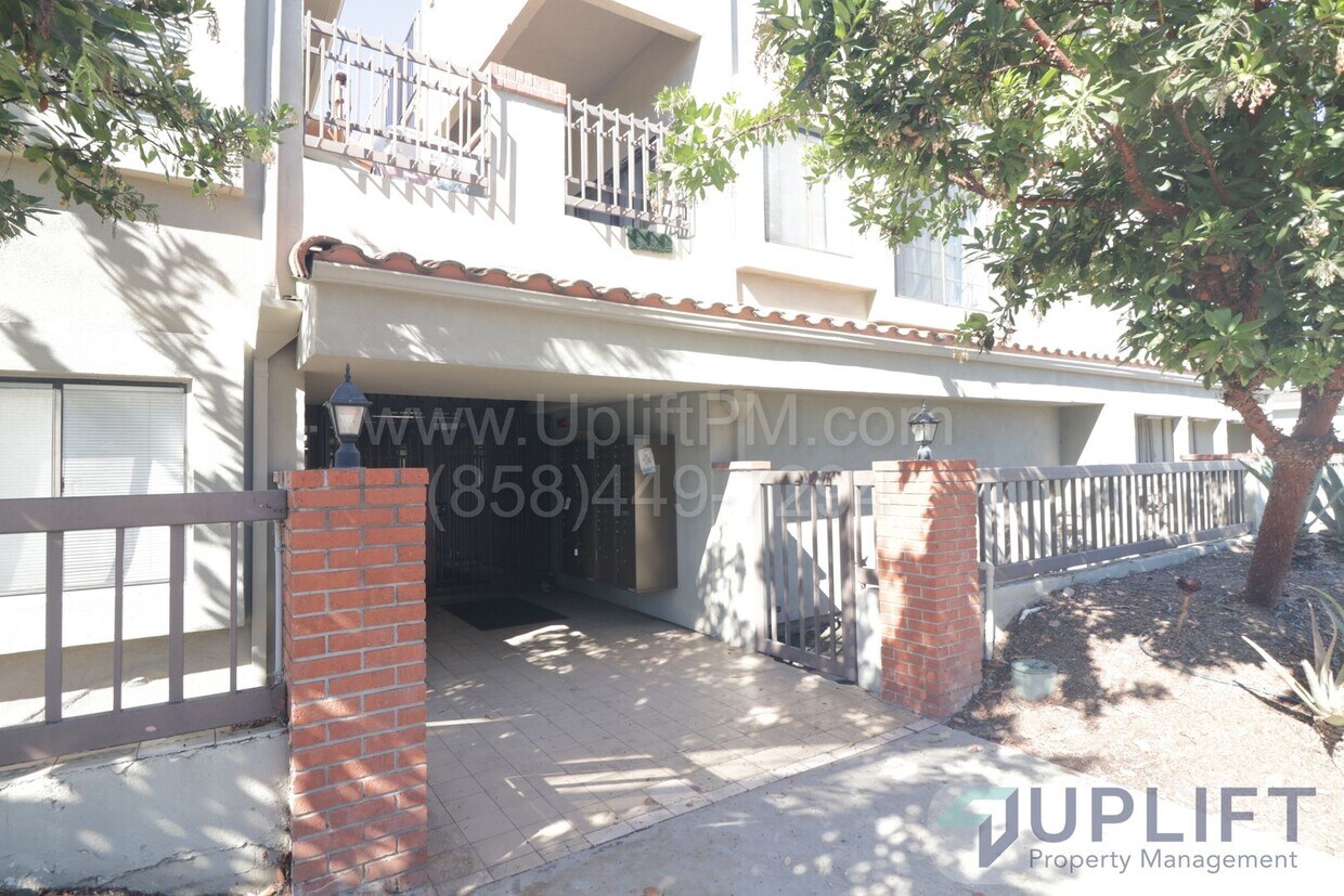 Primary Photo - 2 bed, 2 Bath Condo with Community Pool