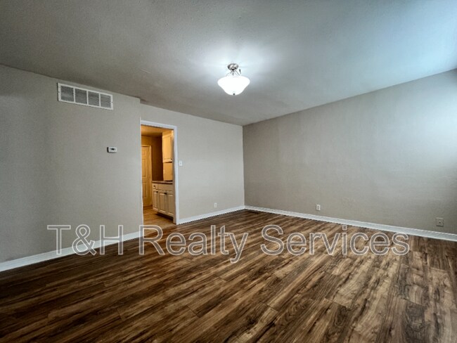 Foto del edificio - 4924 Farrington Ave