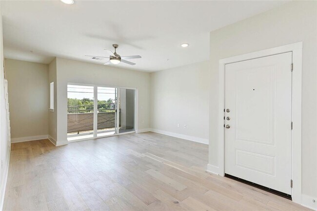 Foto del edificio - 2827 Manor Rd